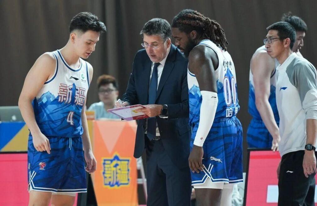 世界杯官方app下载-新疆男篮官宣！后场大将韧带撕裂赛季报销，场均17+7新外援加盟！